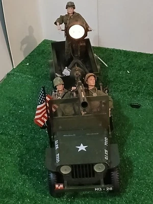 GI JOE JEEP 7000 with 3 VINTAGE GI JOEs, TRAILER, SEARCHLIGHT & ACCESSORIES LOT - Image 1 of 4