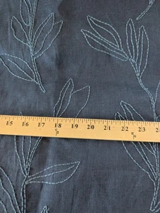 Rebecca Atwood linearer Stiel durchsichtig gewaschen marineblau Stoff 2 3/4 Yards  - Bild 1 von 5