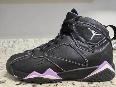 Nike Air Jordan 7 Retro Barely Grape Rush Talla 6.5Y/8W GS Rosa Juvenil (DV2255 055)  Foto 1 de 4