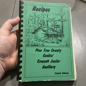Vintage 1979 Local Spiral Cookbook-Pine Tree County Cookin’-Crossett Arkansas - Imagen 1 de 15
