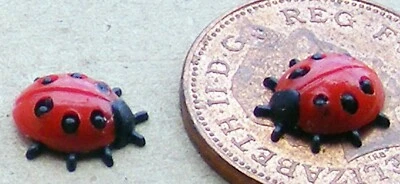 2 Plastic Ladybirds Garden Pet Accessory Tumdee Dolls House Miniature Ladybugs