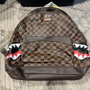 Bolso Mochila Sprayground Side Sharks In Paris Marrón A Cuadros - Imagen 1 de 6