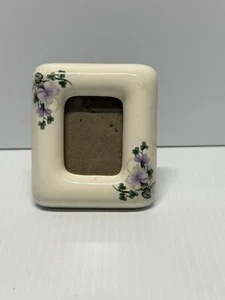 Mini cornice vintage in ceramica floreale viola - Foto 1 di 4
