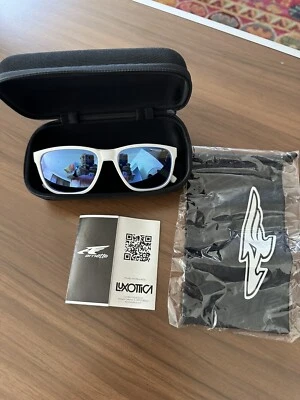 Arnette Urca 4257 262122 57mm 17 White w/Blue Mirror Polarized Lenses Sunglasses - Image 1 of 4