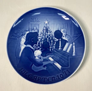 1971 Bing and Grondahl Christmas at Home Collector's Plate - Picture 1 of 2
