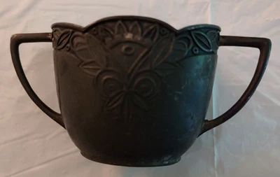 Pequeño azucarero vintage de peltre suave hecho en Japón diseño floral/swag relieve Foto 1 de 4