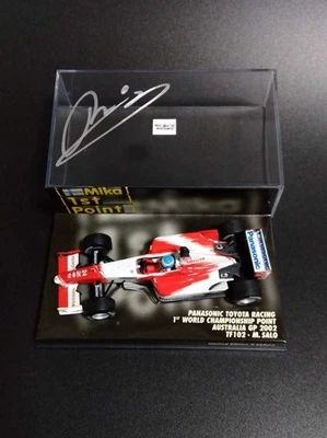 Modellino autografato pressofuso Minichamps Mika Salo Toyota F1 2002 1/43 - Immagine 1 di 2