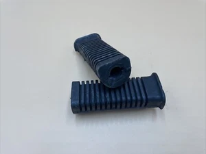 Triumph 750 TR7 T140 Rubber Footrest / Peg Set 83-7256 83-7259 1979 - 1983 U.K. - Picture 1 of 4