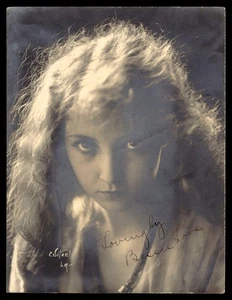 Foto firmada con autógrafo de actriz de cine Talkies de película muda BESSIE LOVE (m. 1973) - Imagen 1 de 3