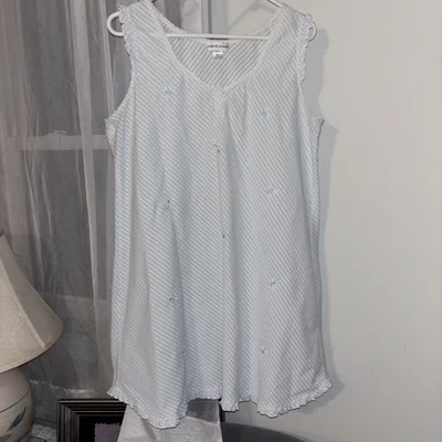 Miss Elaine Ladies Size XL Nightgown Light Blue White Seersucker Embroidery - Image 1 of 4