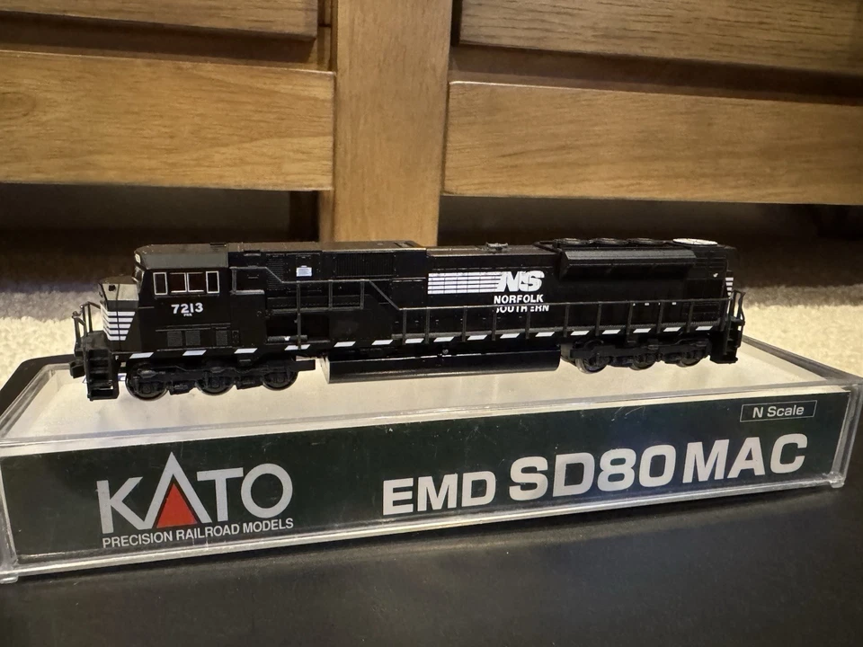 Kato escala N Norfolk Southern NS SD80MAC 7213 pura sangre DCC listo Foto 1 de 2