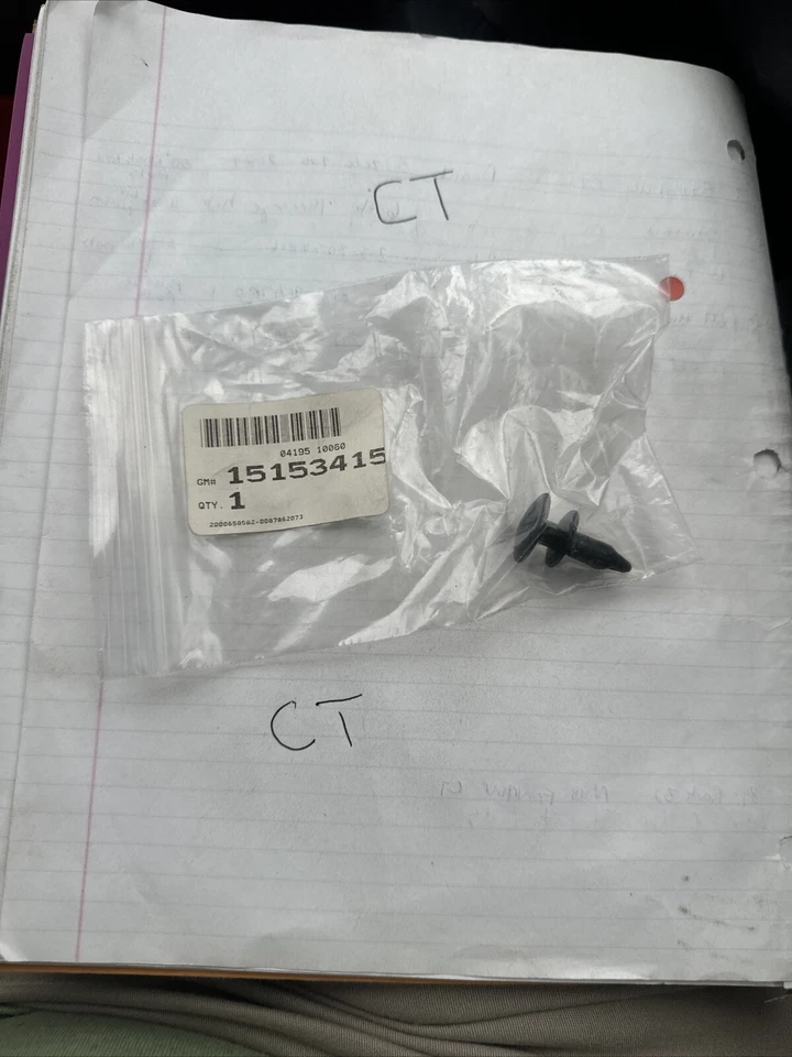 Retenedor multiusos negro genuino GM 15153415 Foto 1 de 1