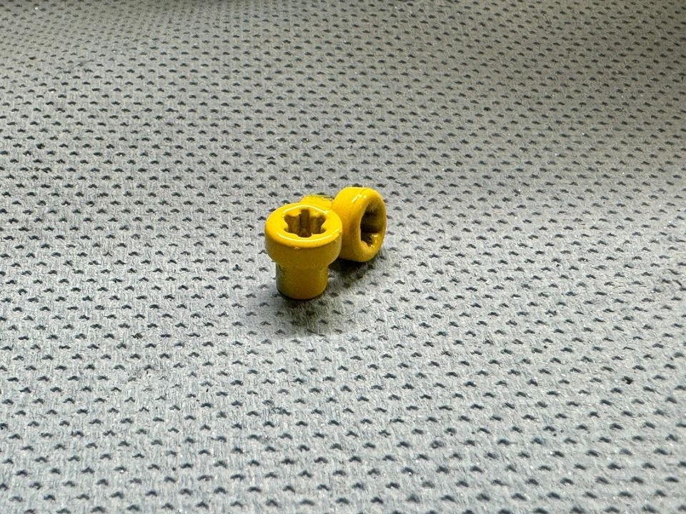 Siku Control John Deere Radschrauben gelb  Hinterachse Traktor Schrauben - Bild 1 von 1