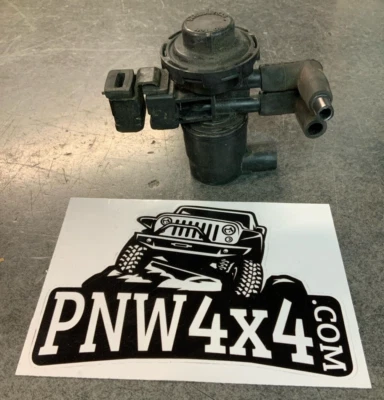 2001 Jeep Wrangler TJ EVAP Purge Solenoid Valve 04669475AB - Imagem 1 de 4