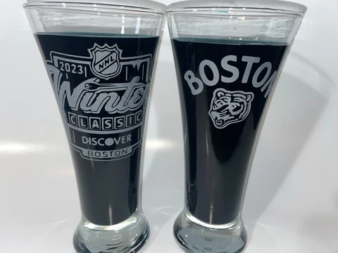 2023 NHL SPECIAL EDITION WINTER CLASSIC BOSTON BRUINS 2 ETCHED PILSNER GLASSES Cover