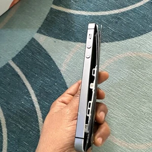 Broken Apple iPhone 5s - 16GB - Silver (Unlocked) A1533 (CDMA + GSM) - Picture 1 of 7