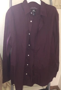 H&M Easy Iron Button Up Mens Short Sleeve Dress Shirt Burgundy Size M  - Picture 1 of 4