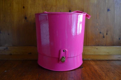 De colección Rosa Sombrero Caja Tren Estuche Grande Equipaje Viaje Redondo Almacenamiento Mod "Syndie" Foto 1 de 4