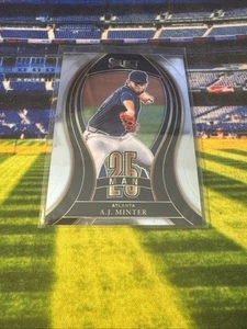 2021 Panini Select A.J. Minter Silver Prizm 25 Man 25M-17 Atlanta Braves - Bild 1 von 2