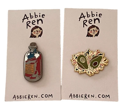 Abbie Ren PINS ESMALTADOS Dark Souls Botella Venenosa Transmitida por la Sangre y Aguacate ~ NUEVO Foto 1 de 4