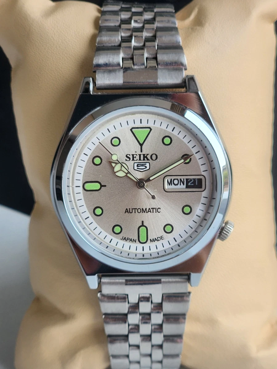 Seiko 5 Mechanical (Automatic) Wristwatches with 17 Jewels for