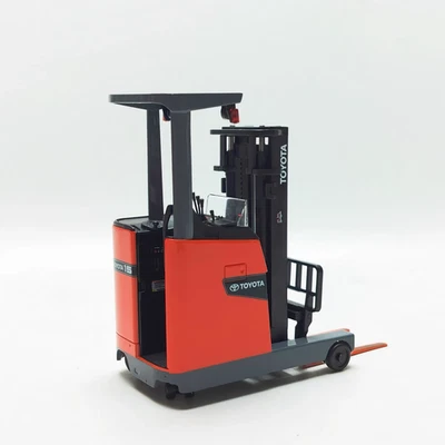 Genuine 1/24 Toyota 15 Electric Forklift Plastic Model - Image 1 of 4