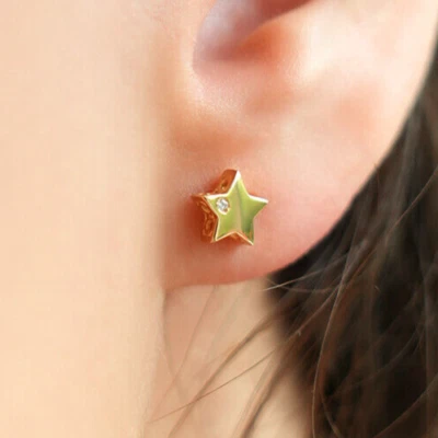 Aretes de oro amarillo de 14 quilates con diamantes naturales de 0,01 quilates con estrella de 6,5 mm Foto 1 de 4