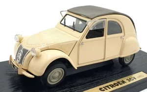 Maisto 1/18 Scale Diecast 31834 - Citroen 2CV 1952 - Cream/Grey - Picture 1 of 5