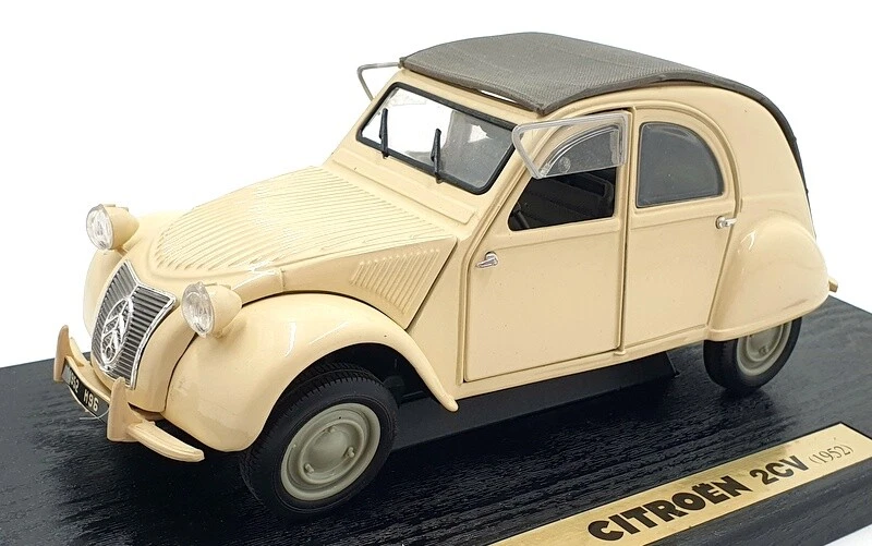 Maisto 1/18 Scale Diecast 31834 - Citroen 2CV 1952 - Cream/Grey - Image 1 of 4