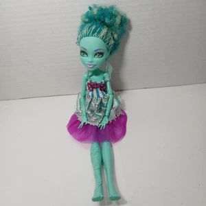 2013 Monster High Frights Camera Action Honey Swamp Doll - Wearing EAH Dress - Foto 1 di 7