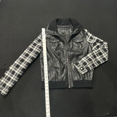 Chaqueta a cuadros de cuero sintético Wet Seal grande negra vanguardista elegante estilo moto Foto 1 de 4