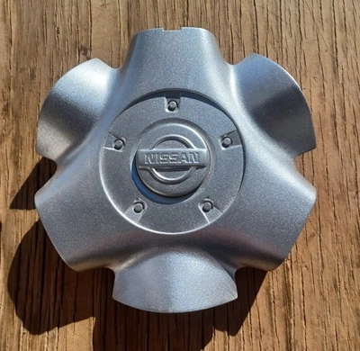 Tapa central Nissan Pathfinder, 1999-2002 pieza # 40315 2W600 repintada Foto 1 de 3