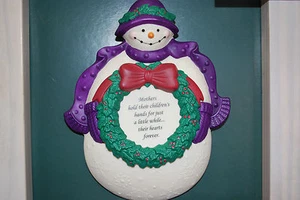 Frosty Friends Schneemänner Porzellan duftender Pomador (Mutter) mit lila Mütze - Bild 1 von 4