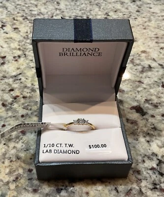 DIAMOND BRILLIANCE LAB CREATE DIAMOND FASHION RING 1/10 CT. T. W. GOLD/3 Stones - Image 1 of 4