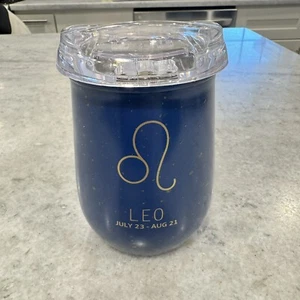 Löwe Astrologie Horoskop Blau Weinbecher mit Deckel - Bild 1 von 3