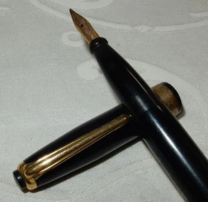 VINTAGE WYVERN 202 FOUNTAIN PEN - BLACK - 14K GOLD MEDIUM SMOOTH FIRM NIB - Picture 1 of 9