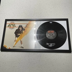 ALBUM VINILE ALTA TENSIONE AC/DC FIRMATO STEVIE YOUNG AUTOGRAFO INCORNICIATO PSA COA - Foto 1 di 4