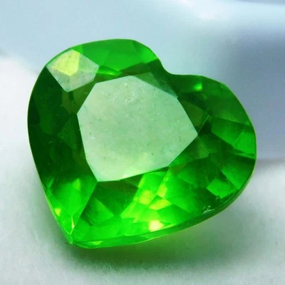 Exceptional GREEN A+ Quality Heart Shape 10.40 Ct NATURAL Peridot CERTIFIED - Image 1 of 4
