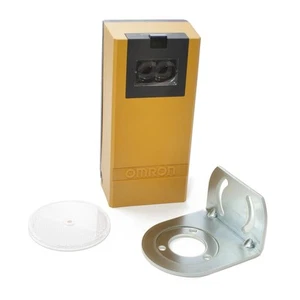 Omron E3K-R10K4-NR Lichtschranke / Sensor - Bild 1 von 3