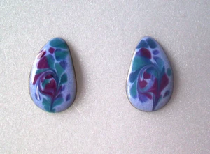 KLEINE FREIFORM-OHRRINGE EMAILLE AUF KUPFER - FARBE BLAU/TÜRKIS/ROSA - Bild 1 von 3
