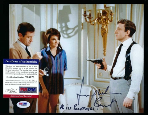 Jacqueline Bisset signed 8x10 photo PSA Authenticated Casino Royale Cover