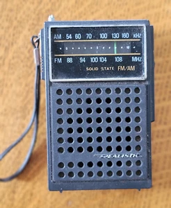Vintage REALISTIC Radio Shack Transistor Radio AM FM Model 12-635 Untested - Picture 1 of 12