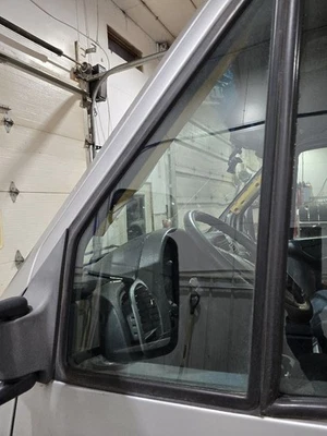 Driver Left Front Door Vent Glass Fits 02-06 SPRINTER 2500 607729 Foto 1 de 4