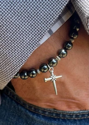 Мужской браслет с гвоздями крестом из бисера, угольно-серый гематит драгоценный камень, подарок - Изображение 1 из 4