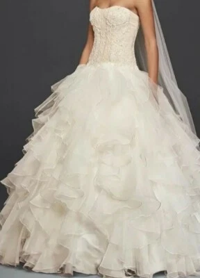 vestido de novia oleg cassini Foto 1 de 3