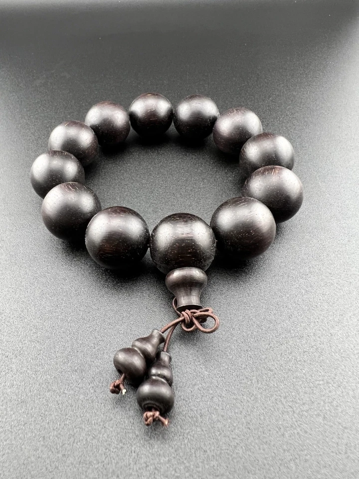 Pulsera de sándalo con cuentas de gurú (conector de tres vías) Foto 1 de 1