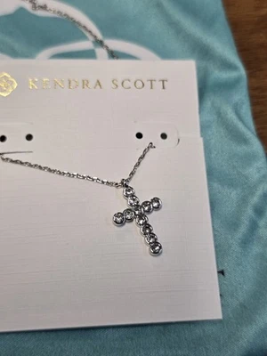 Collar Colgante KENDRA SCOTT Cruz Chapado en Oro Blanco 14k Cristal 19" Con Bolsa Foto 1 de 3