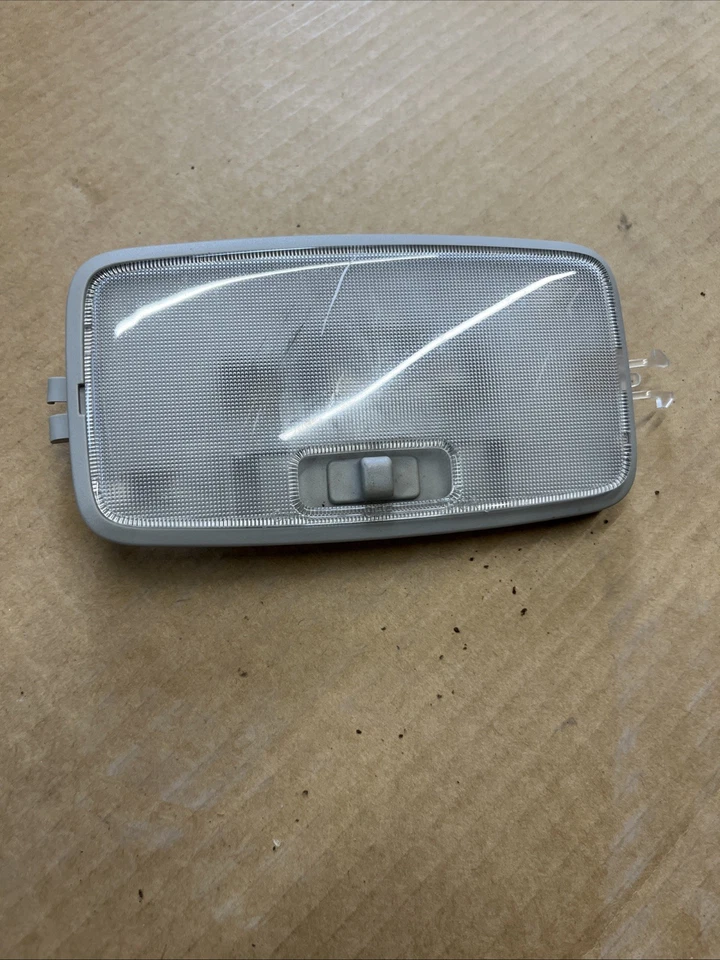 Оригинальная купольная лампа для Toyota Camry 2002-2006 годов выпуска 81240-aa020 - Изображение 1 из 3