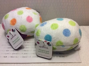 HALLMARK HUEVOS TIRARLO Y VERLO BRILLAR Nuevo con etiqueta LOTE DE 2 Huevos Mágicos-Felpa - Imagen 1 de 2