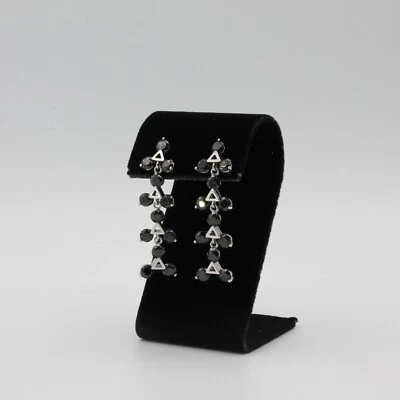 Pendientes colgantes hipoalergénicos enchapados en platino con circonitas negras Foto 1 de 4